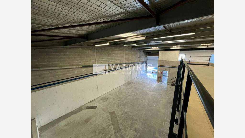 Local d'activité 390m² à louer ZI des Estroublans