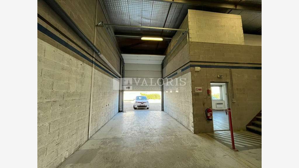 Local d'activité 390m² à louer ZI des Estroublans