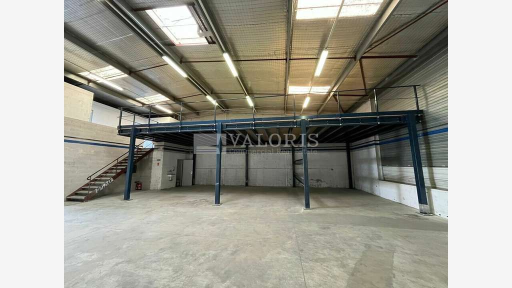 Local d'activité 390m² à louer ZI des Estroublans