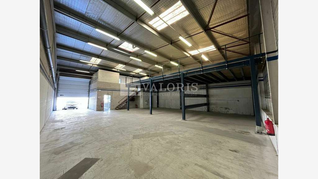 Local d'activité 390m² à louer ZI des Estroublans
