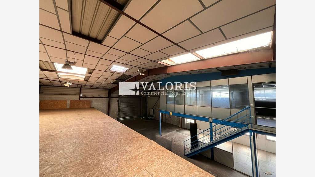 Atelier/stockage 526m² à louer ZI des Estroublans