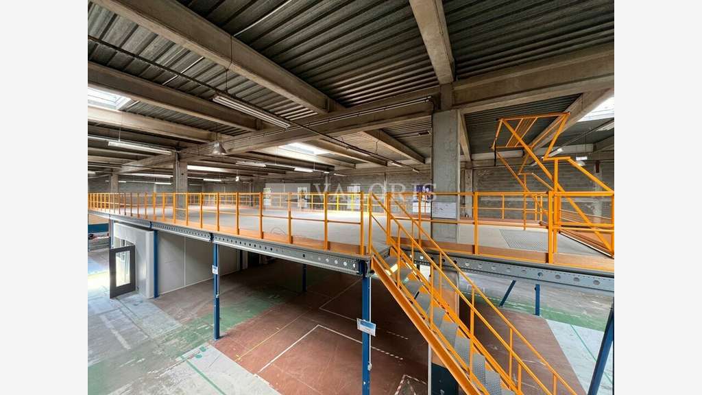 Locaux à partir de 817m² à louer ZI de Vitrolles
