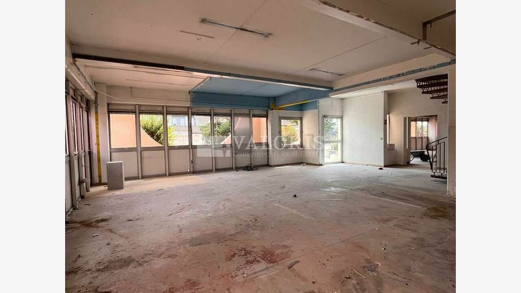 Locaux à partir de 817m² à louer ZI de Vitrolles