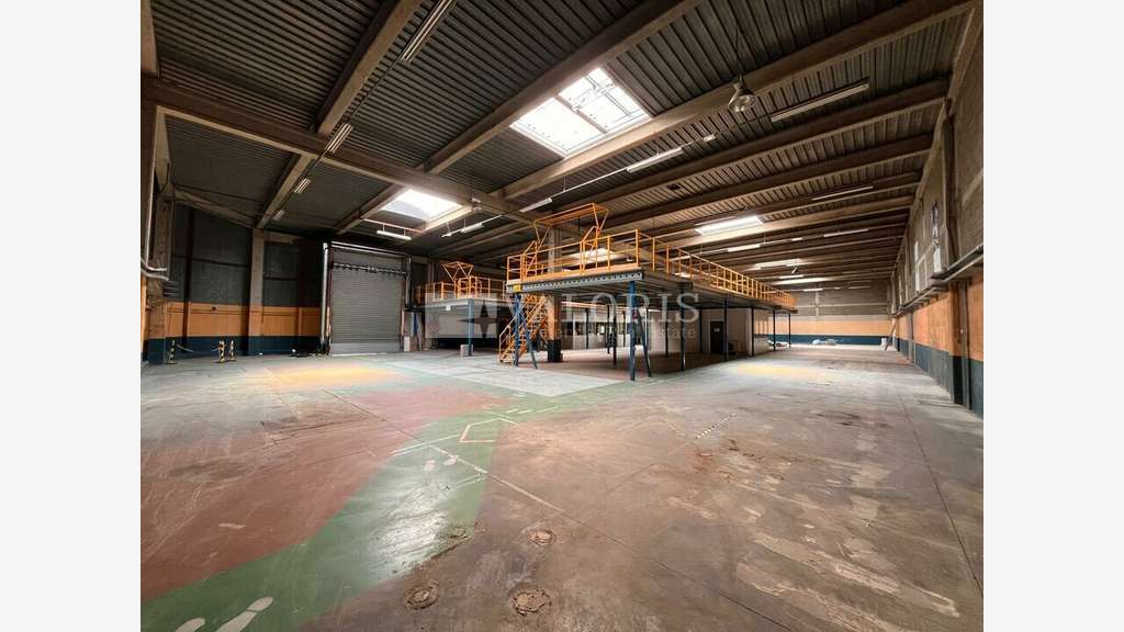 Locaux à partir de 817m² à louer ZI de Vitrolles
