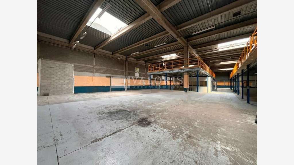 Locaux à partir de 817m² à louer ZI de Vitrolles
