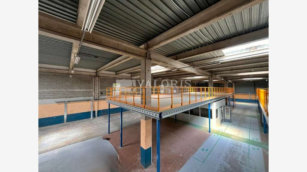 Locaux à partir de 817m² à louer ZI de Vitrolles