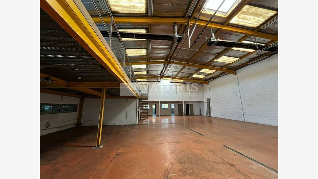 Local d'activité 626m² à louer à Vitrolles