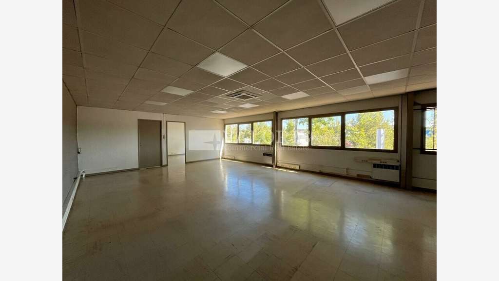 Local d'activité 626m² à louer à Vitrolles