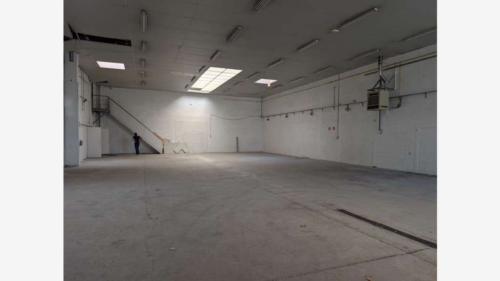 A louer local d'activité de 490m² en ZI Vitrolles