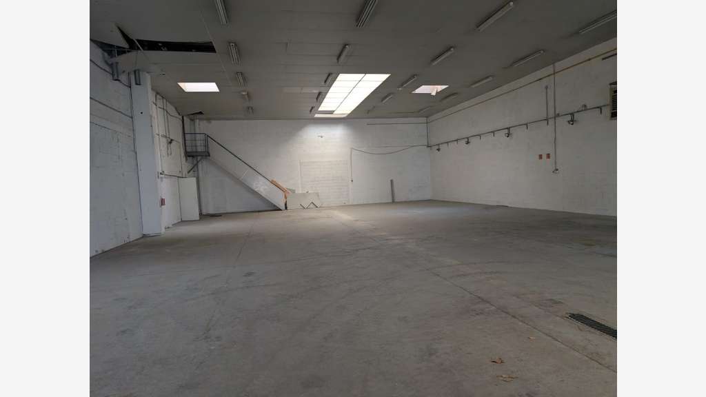 A louer local d'activité de 490m² en ZI Vitrolles