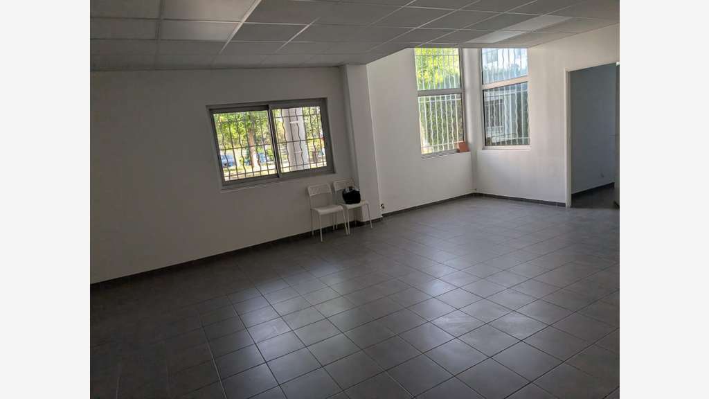 A louer local d'activité de 490m² en ZI Vitrolles