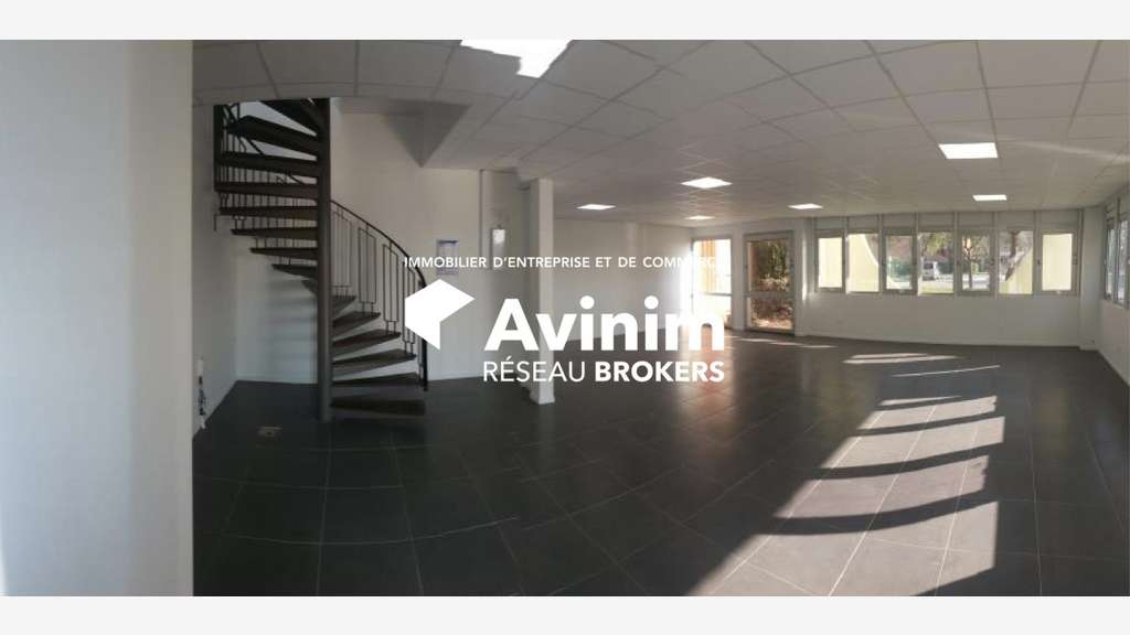 Loue local d'activités bureaux 817m² à Vitrolles