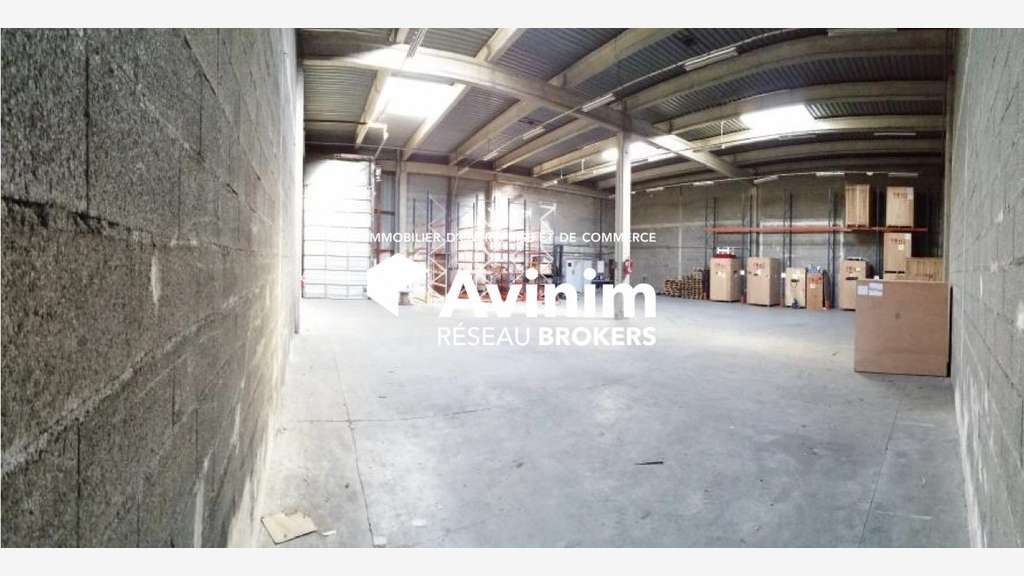 Loue local d'activités bureaux 817m² à Vitrolles