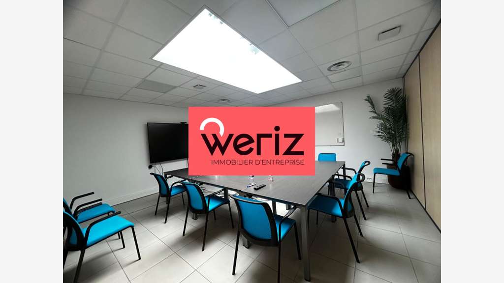 Locaux d'activité - entrepôt de 1 365 m² non