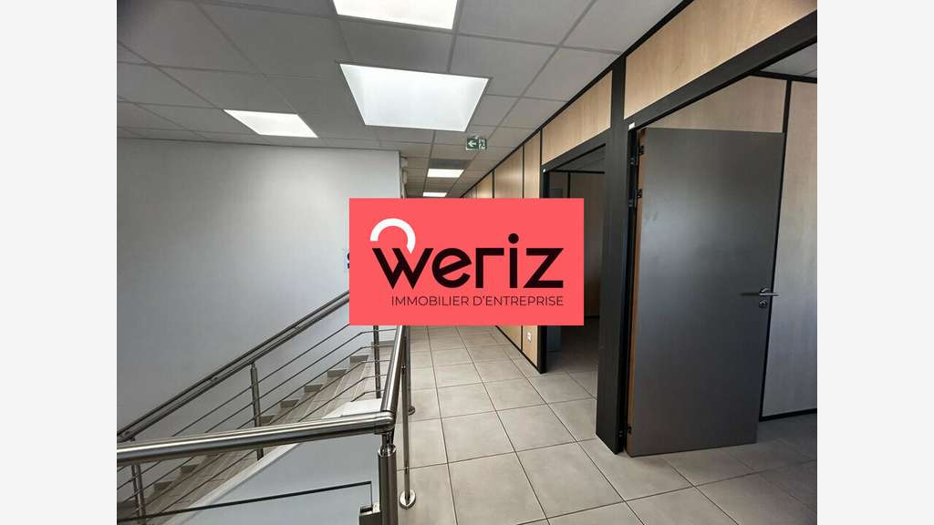 A louer local activité 1365m² Vitrolles empl strat