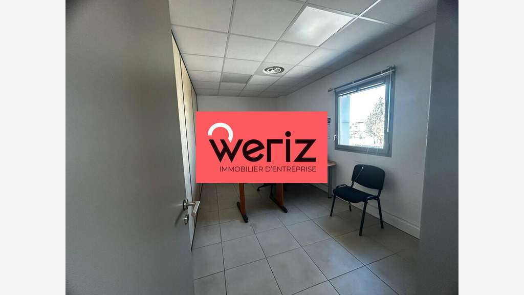 A louer local activité 1365m² Vitrolles empl strat