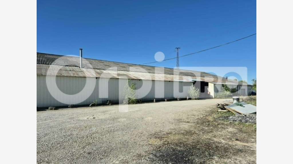 Loue entrepôt bureaux 1276m² à Vitry-le-François