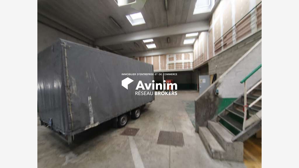 A loue local d'activité 1200m² à Vitry-sur-Seine