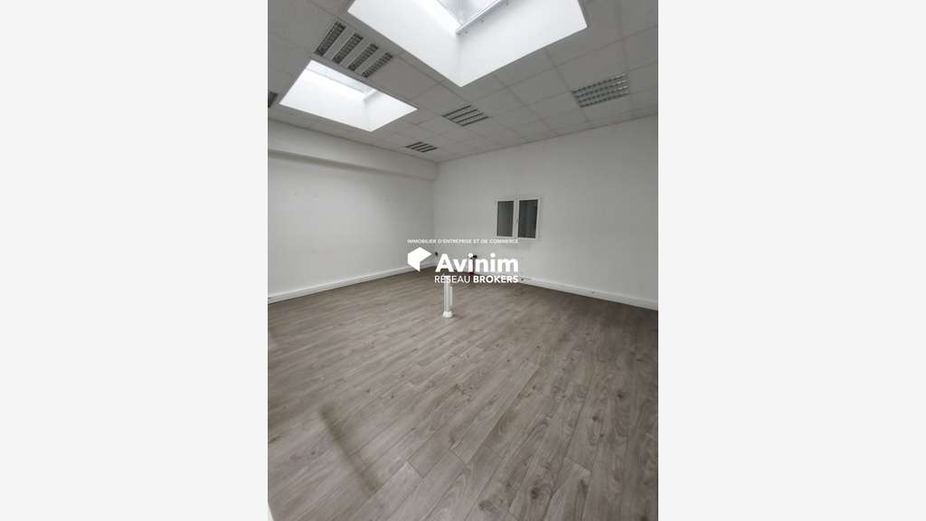 A loue local d'activité 1200m² à Vitry-sur-Seine