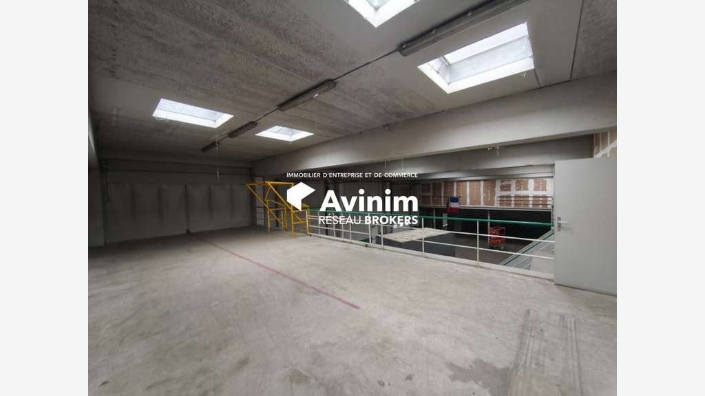 A loue local d'activité 1200m² à Vitry-sur-Seine
