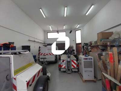 Location Locaux d'activités - Entrepôts à Voisins-le-Bretonneux