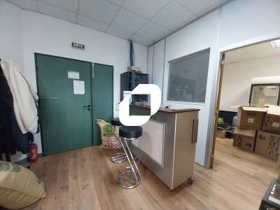 SURFACE EN REZ-DE-CHAUSSEE