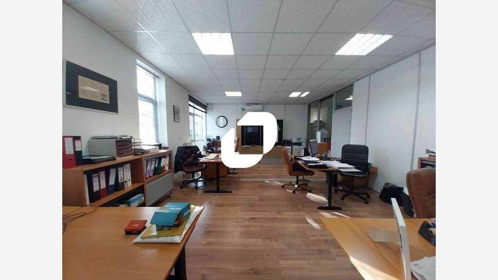 SURFACE EN REZ-DE-CHAUSSEE