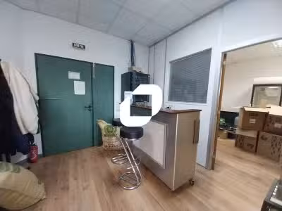 SURFACE EN REZ-DE-CHAUSSEE