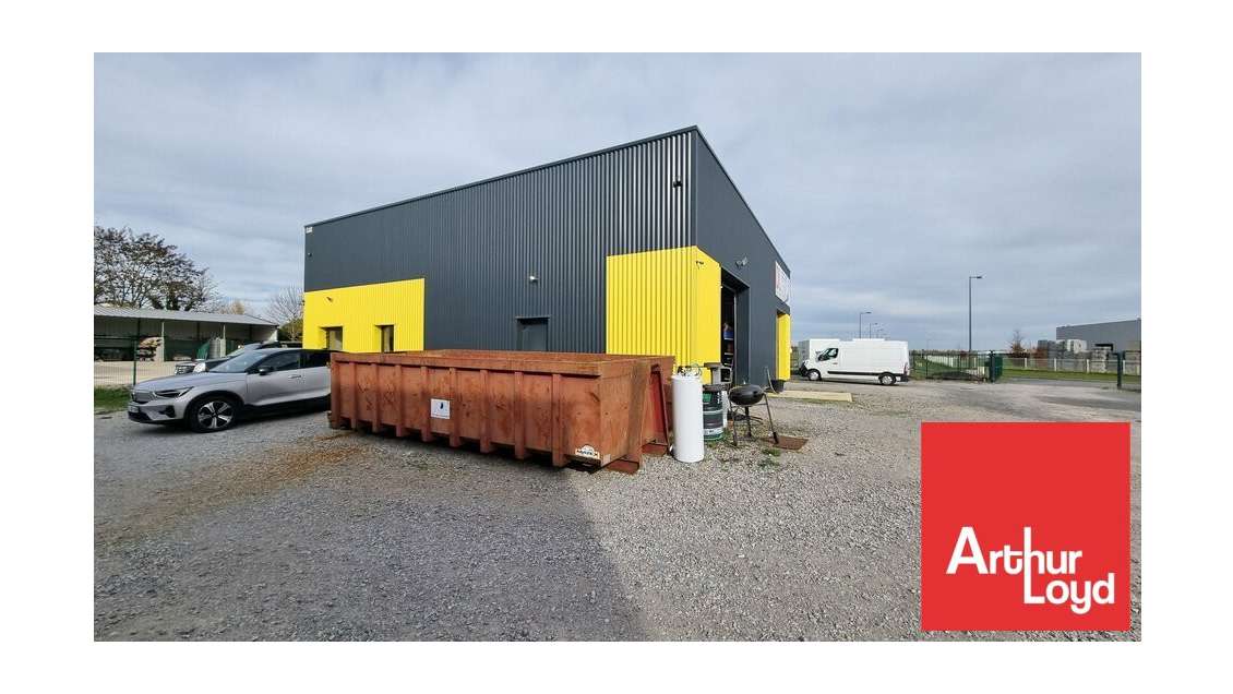 Local d'activité 250m² à louer à Vouillé