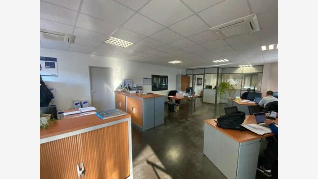 2 locaux d'activité récents à louer à Vourles