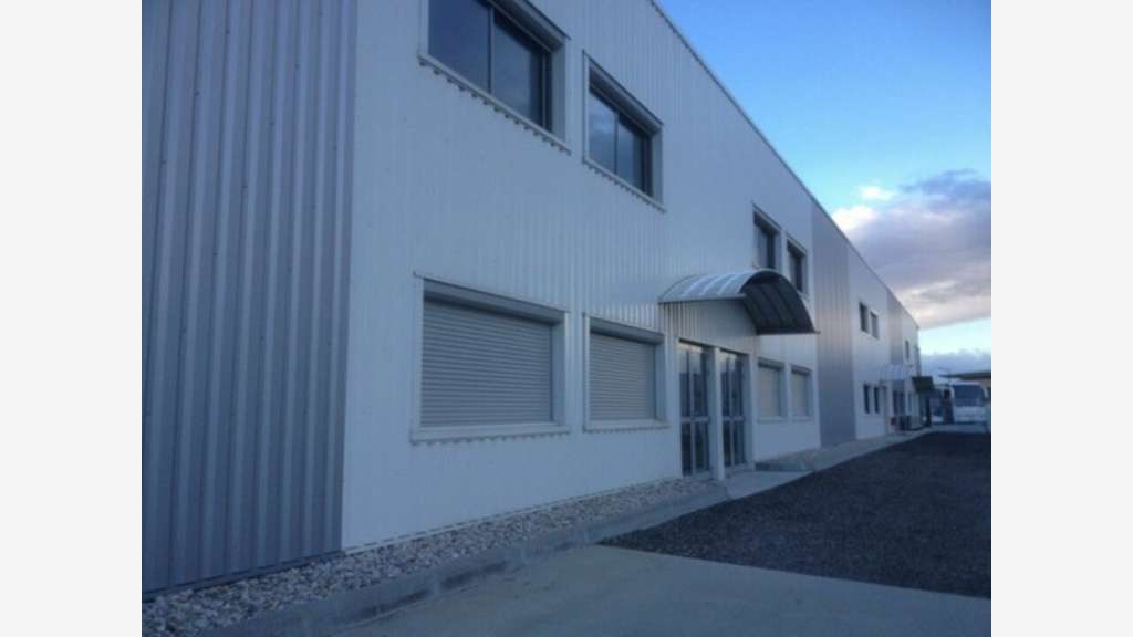 2 locaux d'activité récents à louer à Vourles