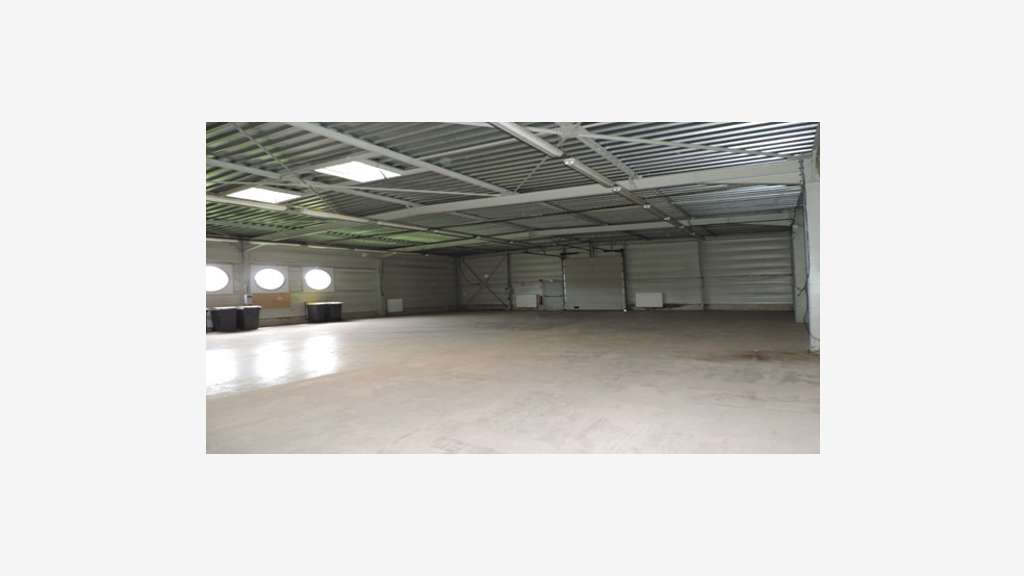 Local d'activités à vendre ou à louer – 600 m² – p