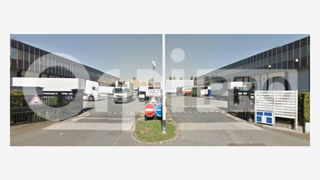 Entrepôt 1351m² à louer à Wissous
