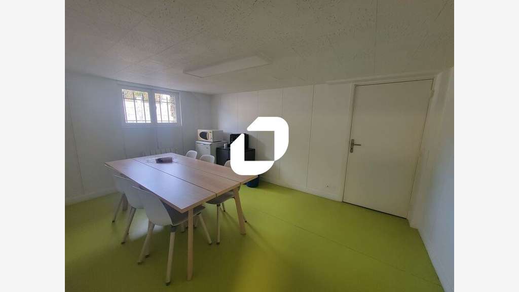 A louer Local d'activité 290m² Wissous