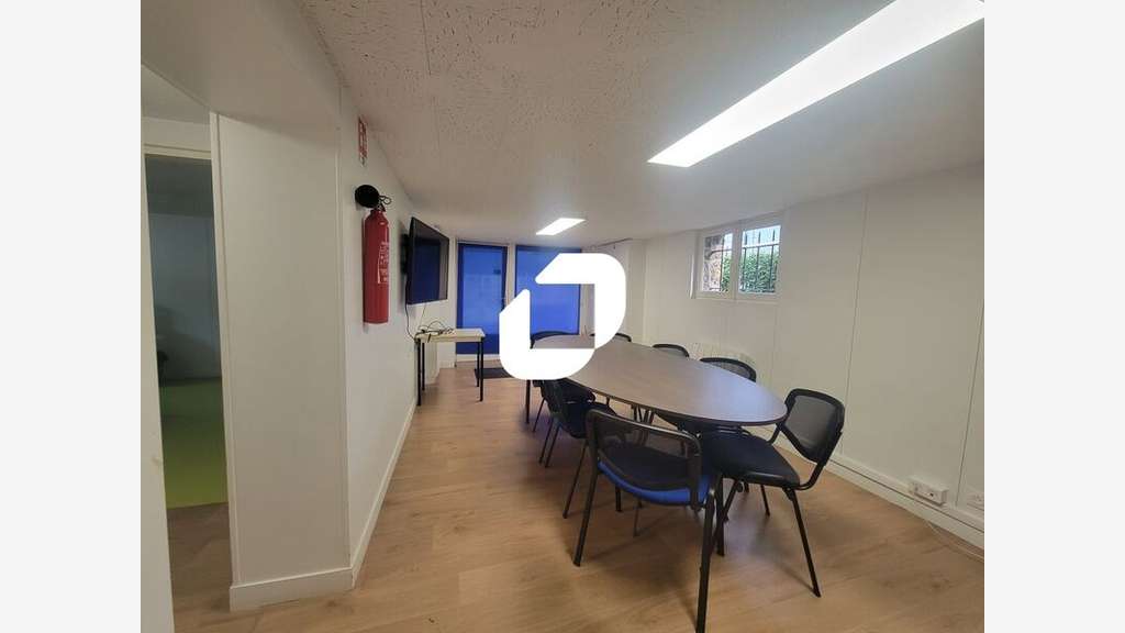 A louer Local d'activité 290m² Wissous