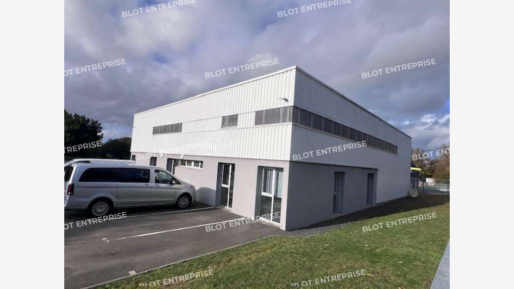A louer local d'activités de 450m² à Yffiniac