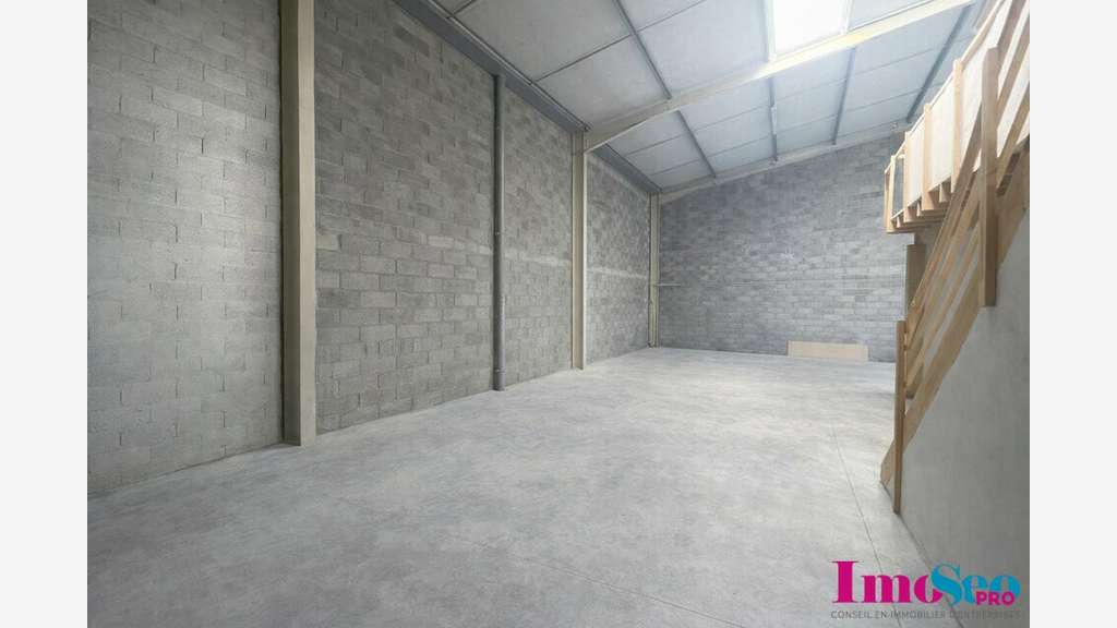 Entrepôt 330m² à louer ZA du Grand Chemin à Yvrac