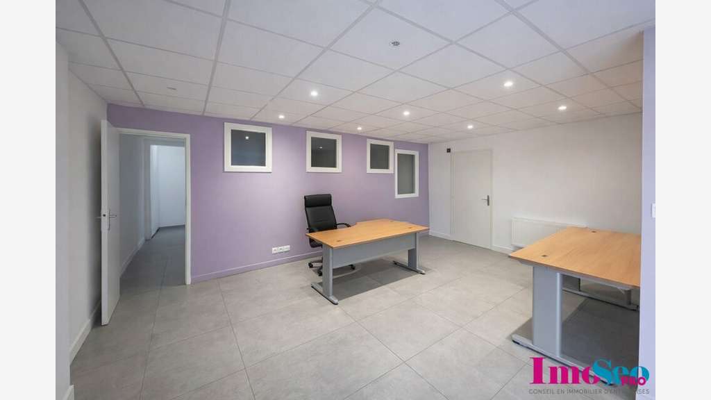Entrepôt 330m² à louer ZA du Grand Chemin à Yvrac
