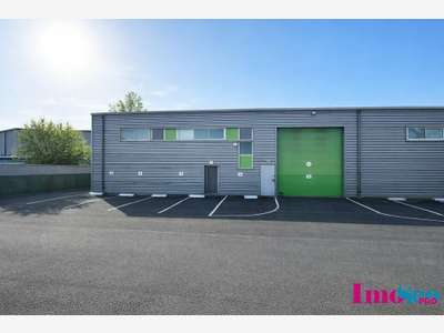 Entrepôt 330m² à louer ZA du Grand Chemin à Yvrac