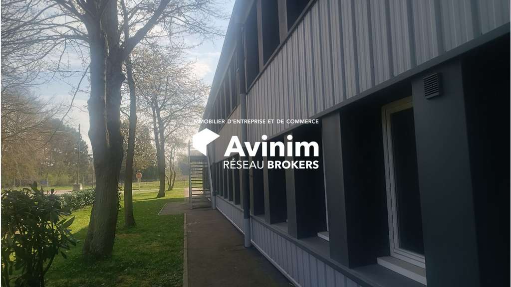 Entrepôt + bureaux 2254m² à louer à Épinoy