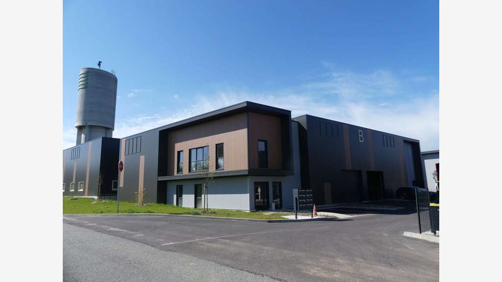 À louer local d'activités 555m² P.A du Mesnil