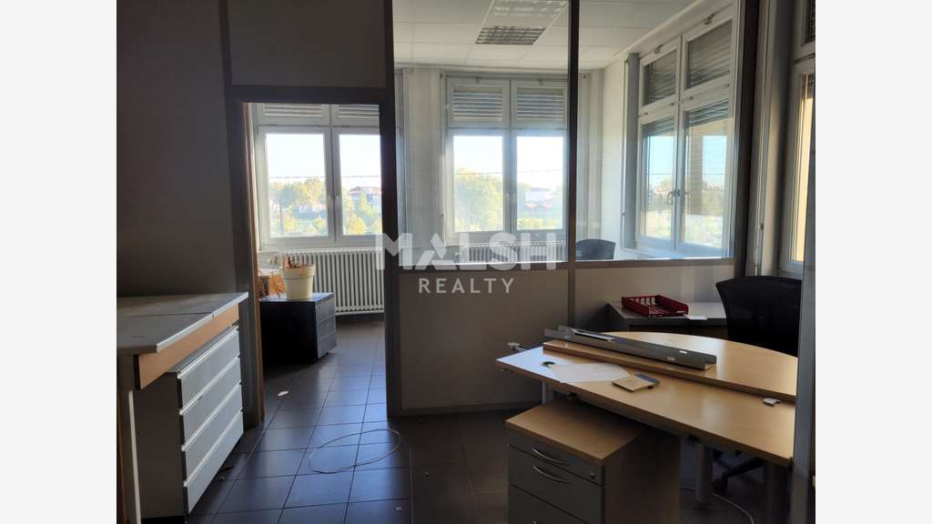Loue local d'activité et bureaux de 2100m² Oullins