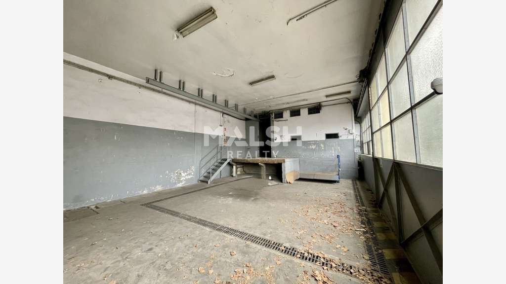 Loue local d'activité et bureaux de 2100m² Oullins