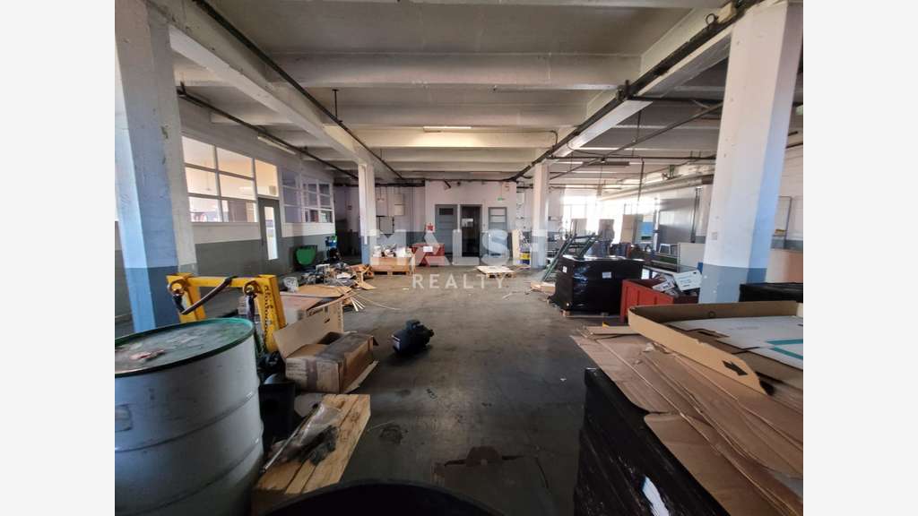 Loue local d'activité et bureaux de 2100m² Oullins