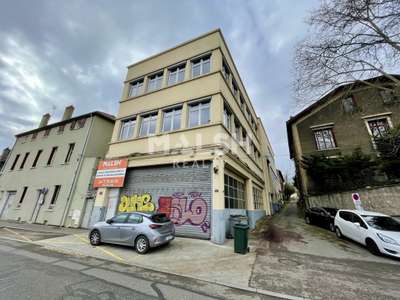 Loue local d'activité et bureaux de 2100m² Oullins