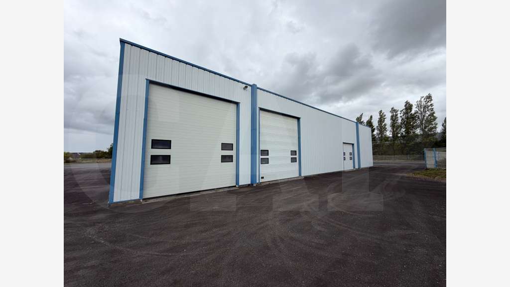 A louer locaux indépendant 675m² à Châteaubourg
