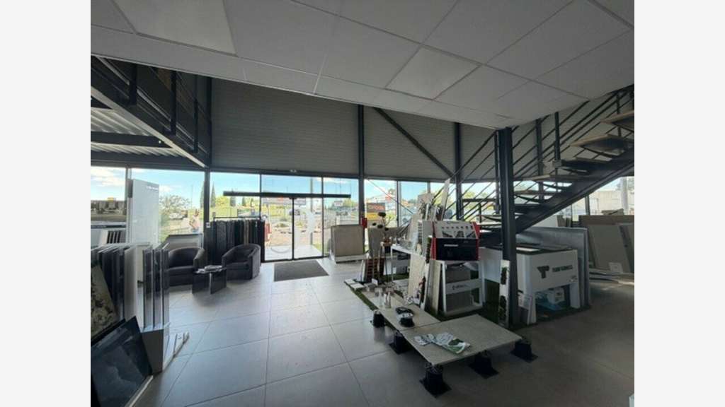 Bâtiment 500m² à louer à Montpellier Ouest