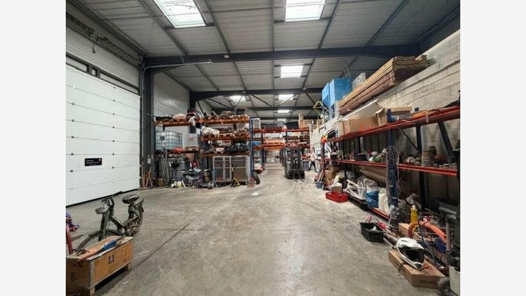 Bâtiment 500m² à louer à Montpellier Ouest