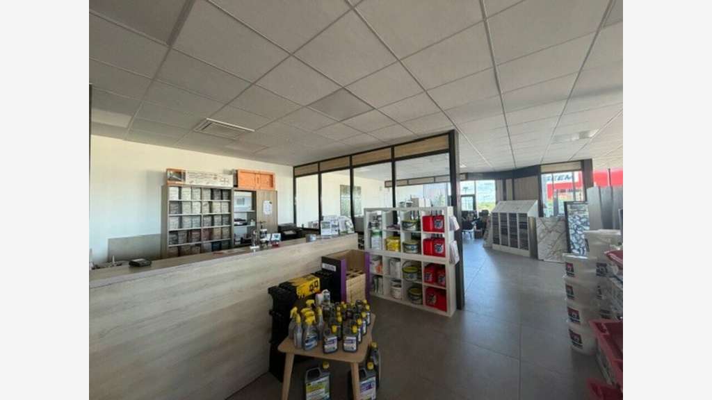 Bâtiment 500m² à louer à Montpellier Ouest