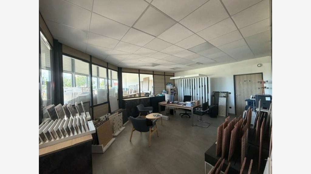 Bâtiment 500m² à louer à Montpellier Ouest